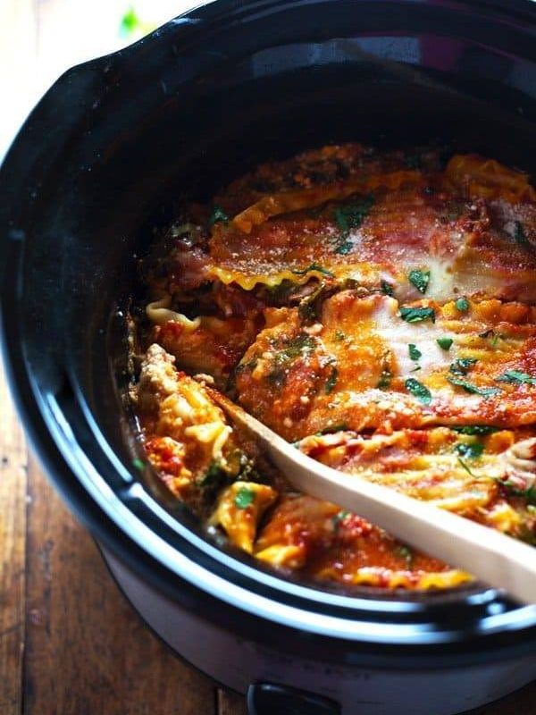 Super Easy Skinny Veggie Crockpot Lasagna - a handful of simple ingredients for a healthy family dinner. | https://wellness-journal.site