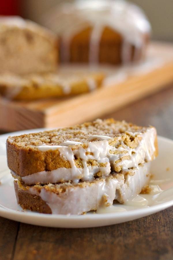 Gingerbread loaves with drizzle on a white plate.