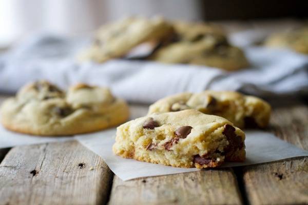 Here are my simple tips for perfect chocolate chip cookies with an easy recipe for my all-time favorite, classic, perfect chocolate chip cookie. | pinchofyum.com Here are my simple tips for perfect chocolate chip cookies with an easy recipe for my all-time favorite, classic, perfect chocolate chip cookie. | pinchofyum.com