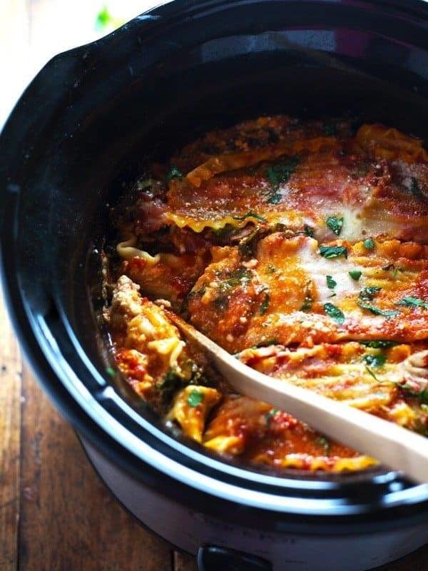 Super Easy Skinny Veggie Crockpot Lasagna - a handful of simple ingredients for a healthy family dinner. | https://wellness-journal.site