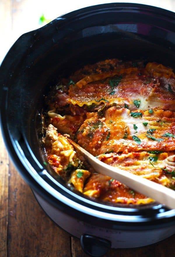 Super Easy Skinny Veggie Crockpot Lasagna - a handful of simple ingredients for a healthy family dinner. | https://wellness-journal.site